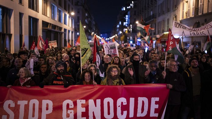 Miles de manifestantes en París antes del tenso partido de la UEFA Francia-Israel