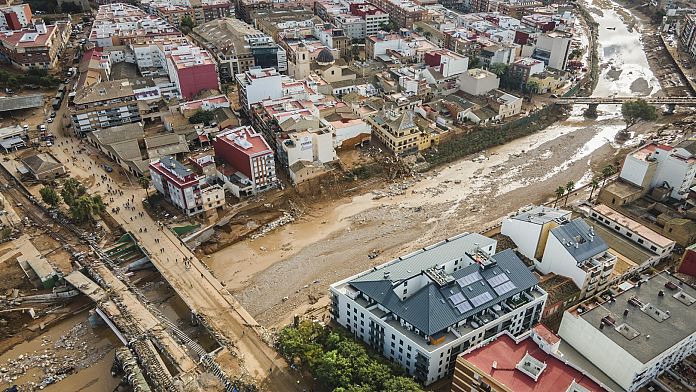 DANA: La Aemet baja a nivel naranja el aviso por lluvias en Valencia y el oeste de Andalucía