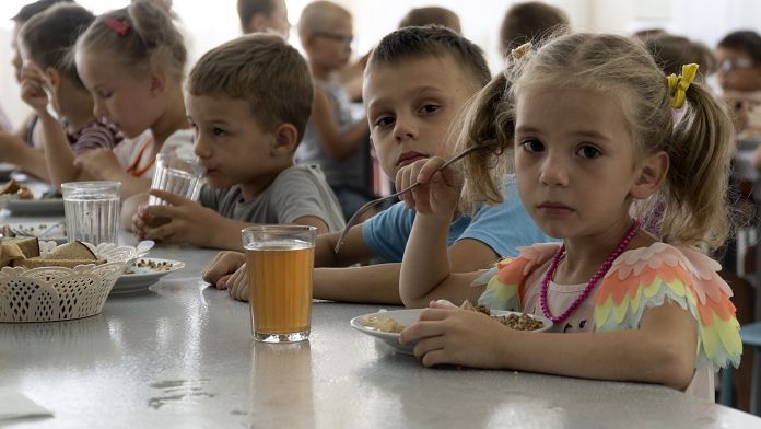 Rusia deporta a niños ucranianos para formar una nueva generación del Ejército ruso, asegura el Defensor del Pueblo