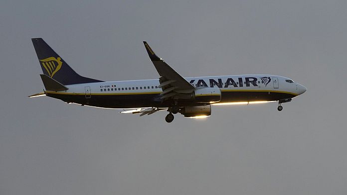 Ryanair devolverá las tasas por facturar en el aeropuerto: ¿Qué pasajeros recibirán la compensación?