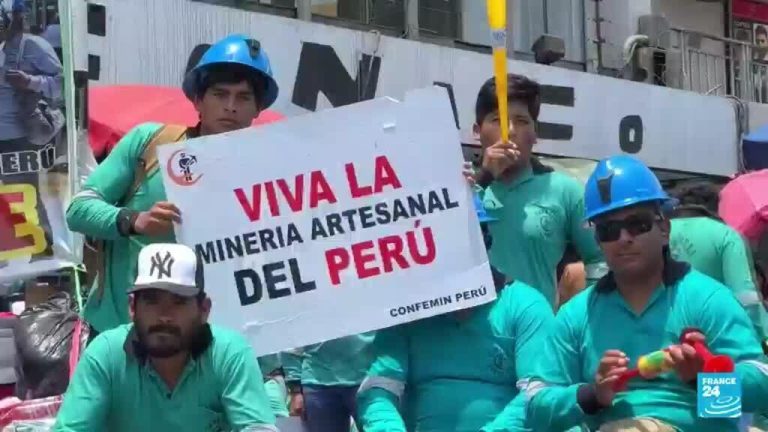 Mineros artesanales protestan en Perú por ley de formalización laboral