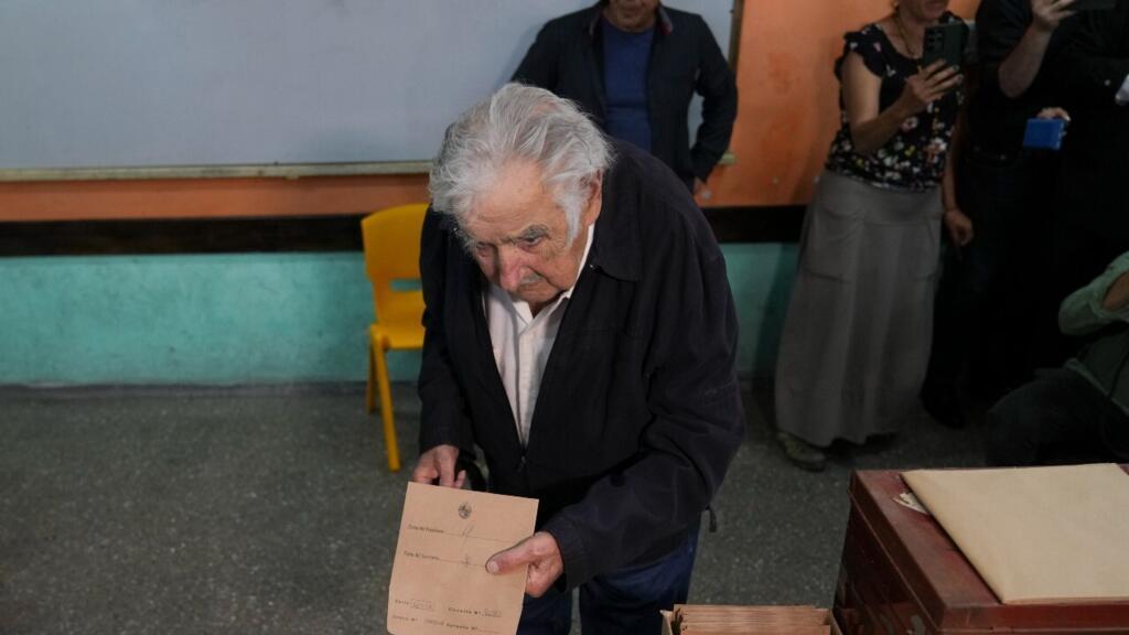 Pepe Mujica invita a "cuidar entre todos" la democracia en las elecciones uruguayas