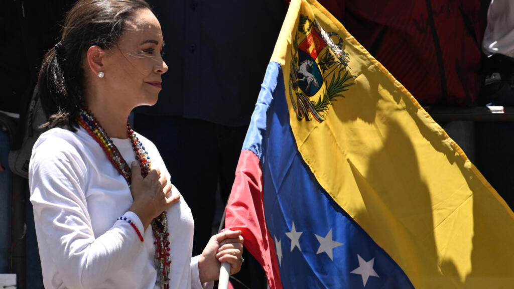 Fiscalía de Venezuela investiga a María Corina Machado por "traición a la patria"