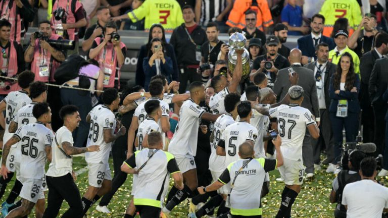 Botafogo conquista su primera Copa Libertadores al vencer 3-1 a Atlético Mineiro