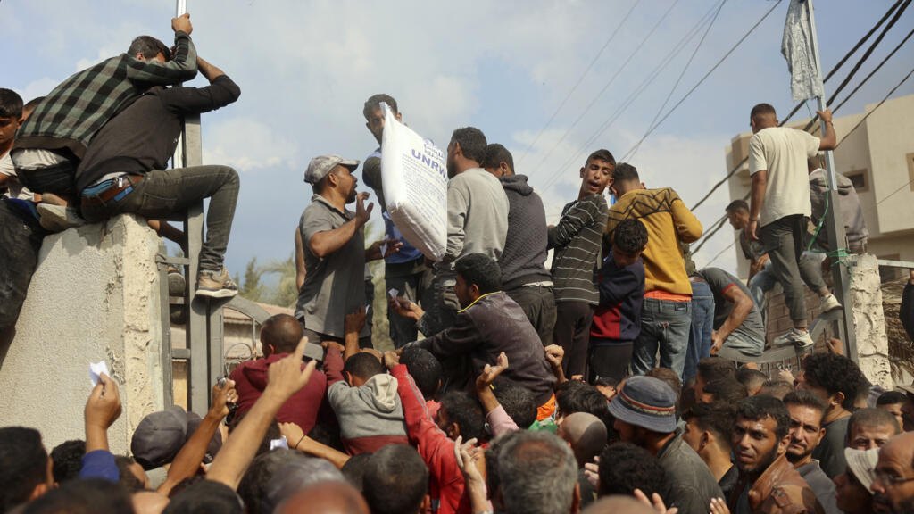 La UNRWA suspende entregas de ayuda a Gaza a través de un paso fronterizo clave con Israel