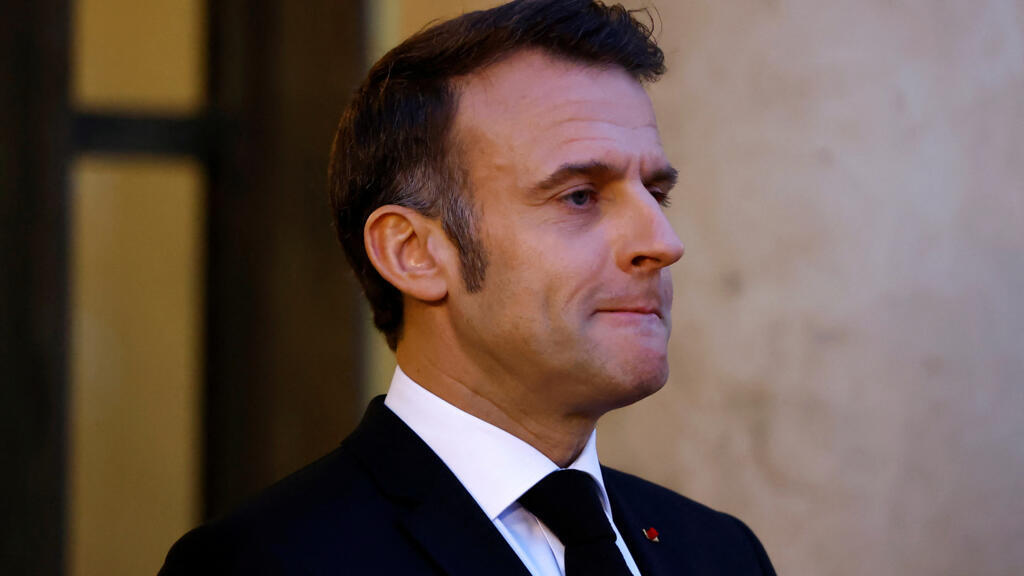 Macron espera nombrar un primer ministro en 48 horas; la izquierda exige "cambio de rumbo político"