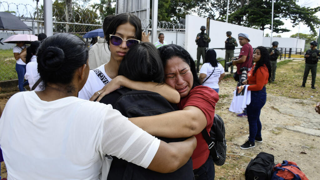 Venezuela libera a más de 900 presos por la crisis poselectoral antes de Navidad