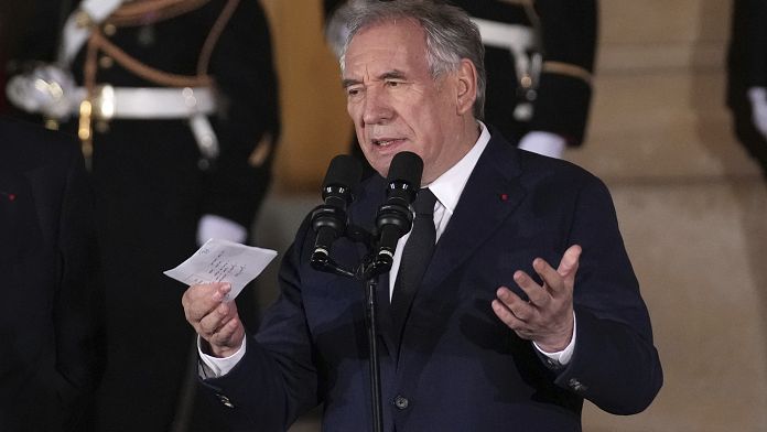 El nuevo primer ministro Bayrou se reúne con los principales partidos políticos franceses