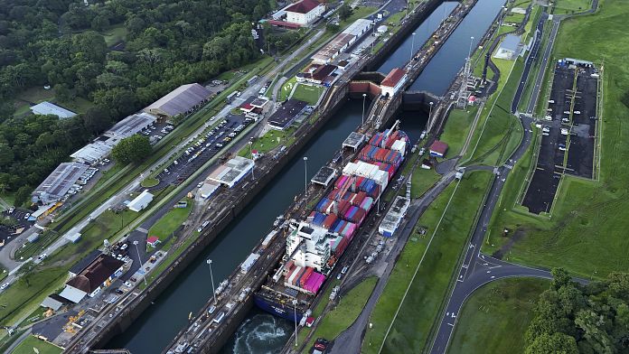 Trump dice que EE UU podría retomar el control del Canal de Panamá mientras despotrica contra las tarifas de transporte "abusivas"