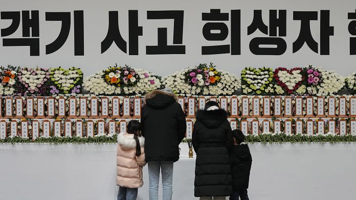 Corea del Sur ordena una inspección de los modelos Boeing 737-800 tras el accidente aéreo