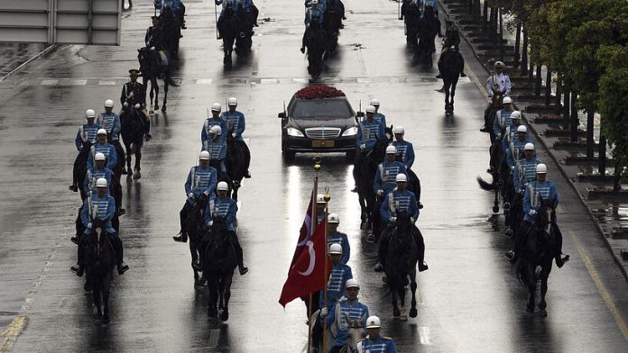 Erdogan se reúne con Mikati en Ankara para hablar sobre cuestiones regionales e inestabilidad