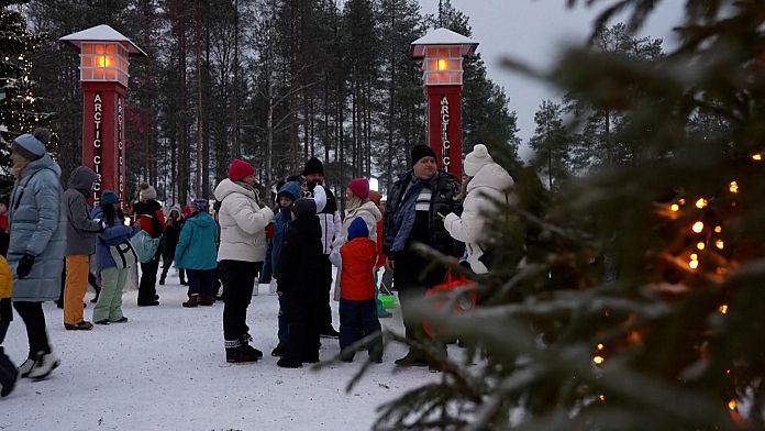 NO COMMENT: La aldea de Papá Noel en Laponia se llena de visitantes navideños