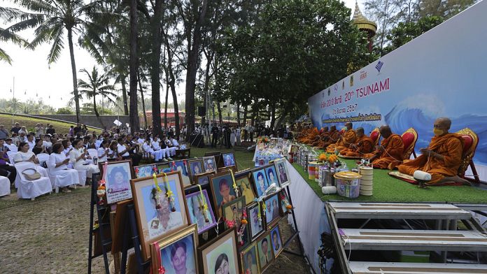 Dolor y lágrimas en las ceremonias conmemorativas del 20º aniversario del tsunami en el Índico