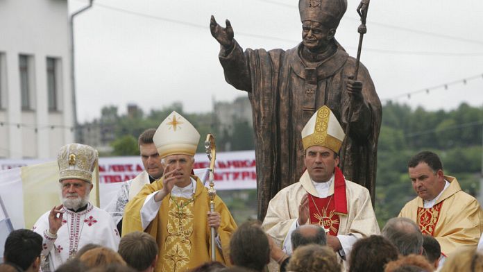 El régimen bielorruso condena a 11 años de cárcel a un sacerdote católico por criticar a Lukashenko