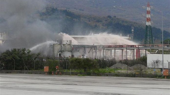 Aumenta a cinco el número de víctimas mortales tras la explosión en una refinería de ENI en Italia