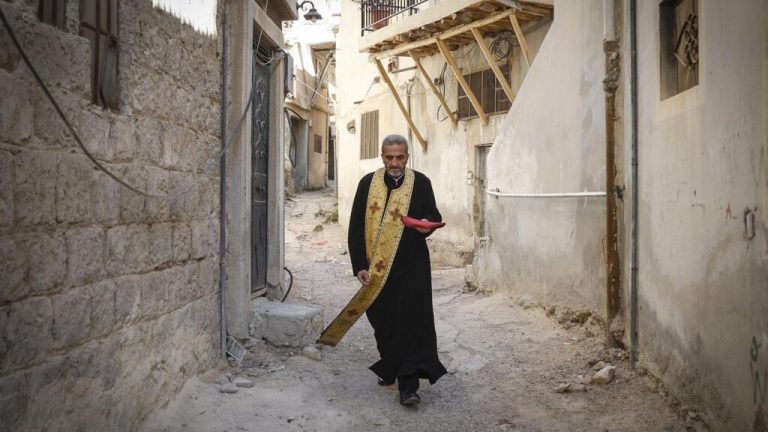 Temor e incertidumbre entre las minorías étnicas y religiosas de Siria tras la caída de Al-Assad