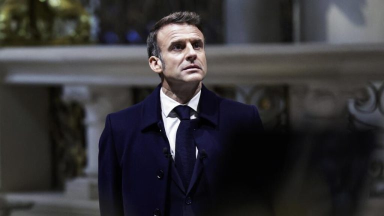 Con la caída del primer ministro y el Gobierno de Francia, ¿qué opciones le quedan a Macron?