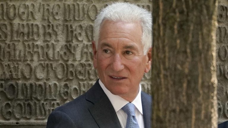 Trump nomina como embajador en Francia a su consuegro Charles Kushner, que estuvo preso por evasión