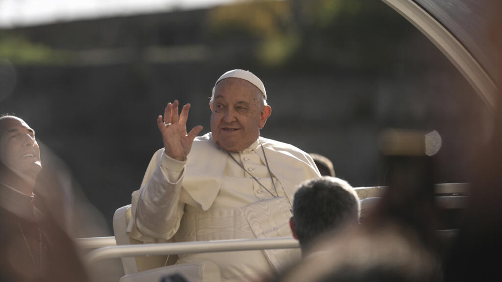 El papa Francisco realiza su primera visita papal a la isla francesa de Córcega