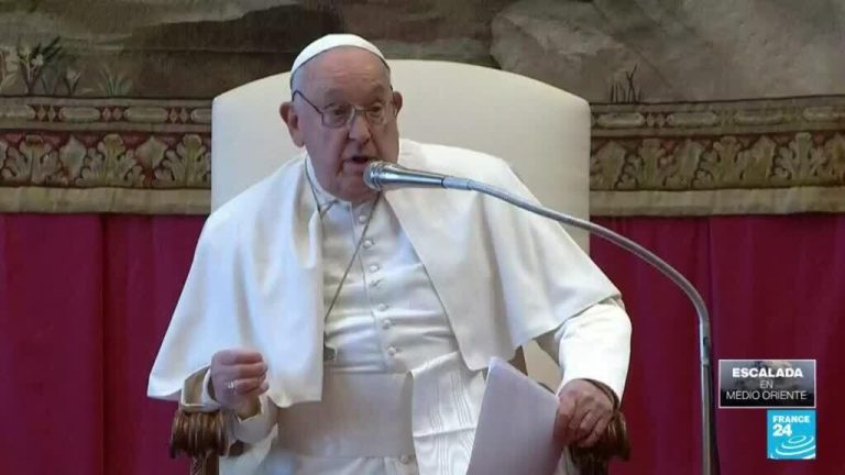 Papa Francisco reitera criticas contra bombardeos de niños; Israel denuncia doble moral