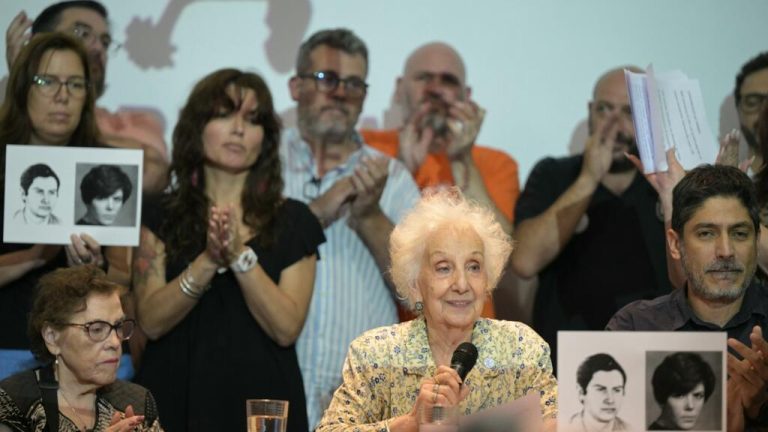 Abuelas de Plaza de Mayo hallan al nieto 138 robado en la dictadura argentina