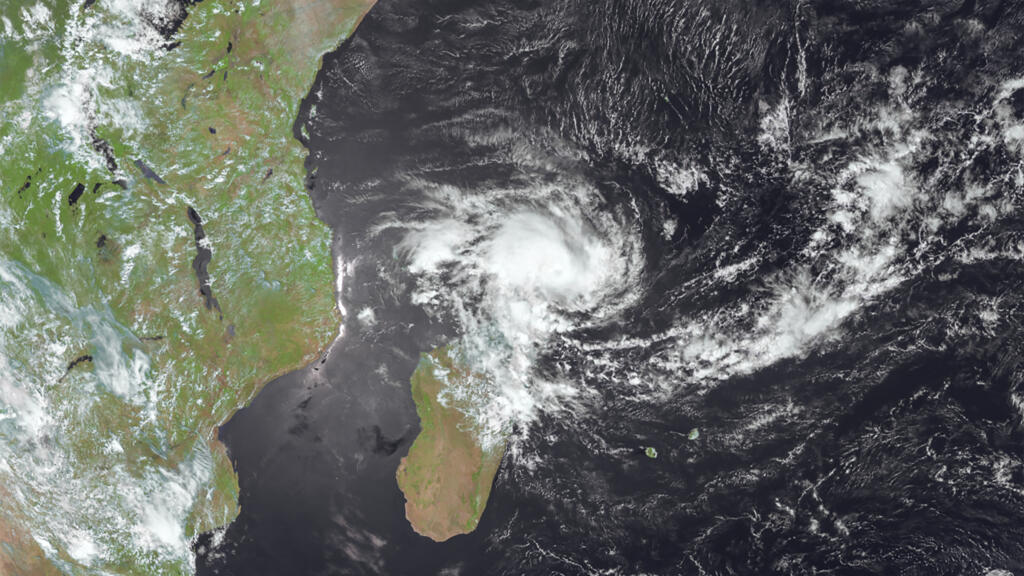 Tormenta tropical Dikeledi mantiene en alerta a Mayotte tras letales inundaciones en Madagascar