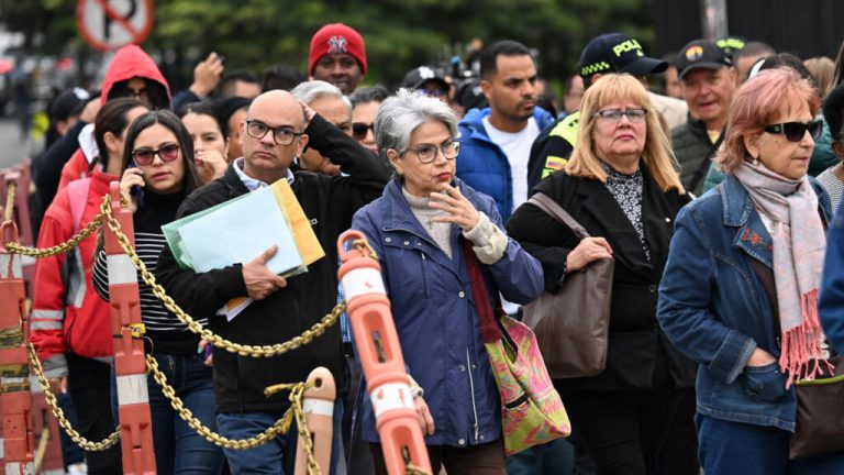 Caída de la moneda y problemas de visado: las consecuencias en Colombia tras la disputa con EE. UU.