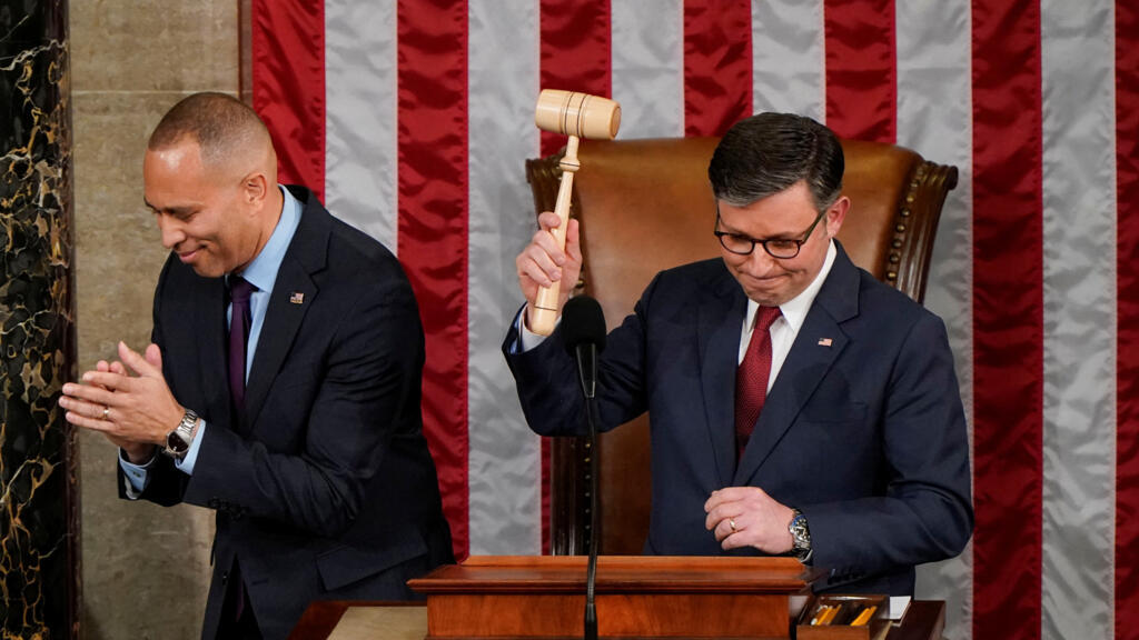 El republicano Mike Johnson es reelegido presidente de la Cámara de Representantes de EE. UU.