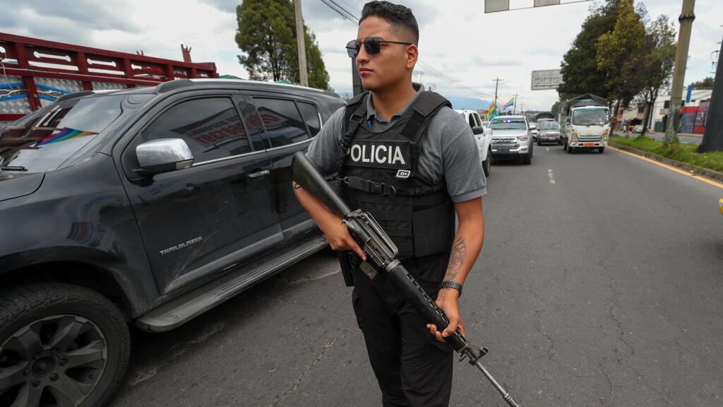 El asesinato de un alcalde y la disputa política estremecen la campaña en Ecuador