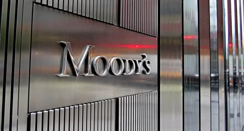 Moody's pronostica un avance de la economía, pero pone el ojo en las reservas