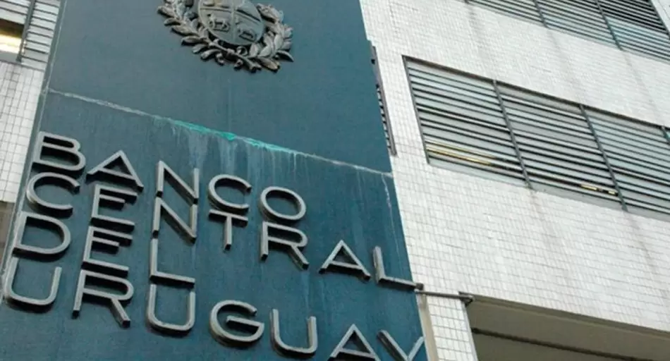 Análisis del Banco Central del Uruguay sobre la Argentina: "éxito" y "riesgos" en la estrategia de Milei