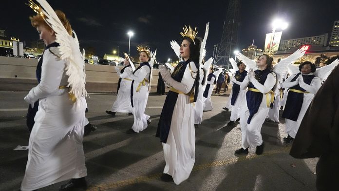 NO COMMENT: Nueva Orleans celebra el primer desfile de carnaval días después del mortal atentado