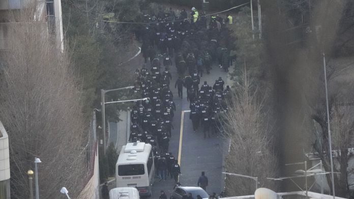 La espectacular detención del presidente de Corea del Sur destituido, Yoon Suk Yeol, con más de 1.000 policías