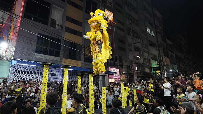 NO COMMENT: Un desfile en la capital de Birmania celebra por anticipado el Año Nuevo Lunar