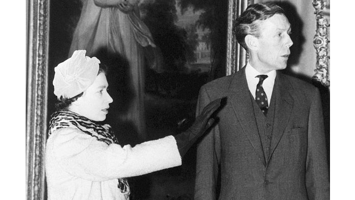 La reina Isabel II desconoció durante años la existencia de un espía soviético en palacio, según revelan archivos del MI5