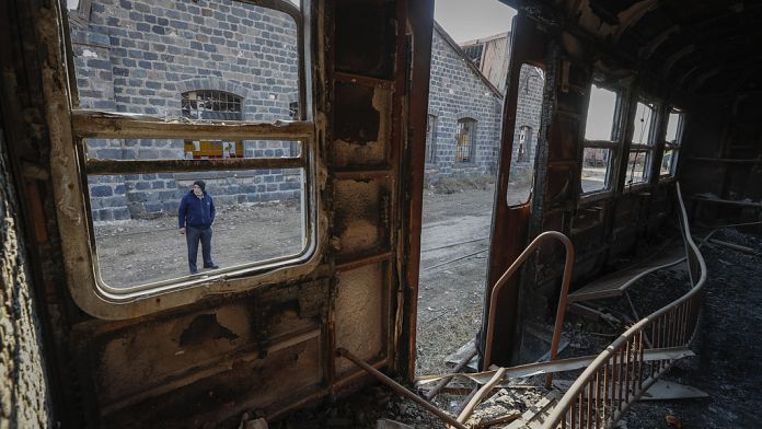 La principal estación de tren de Siria languidece entre los escombros tras la caída de Al Assad