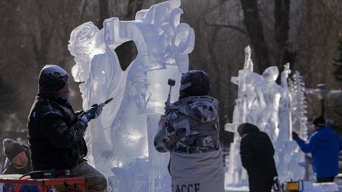 NO COMMENT: Las figuras del festival de esculturas de hielo en Pustevny, República Checa