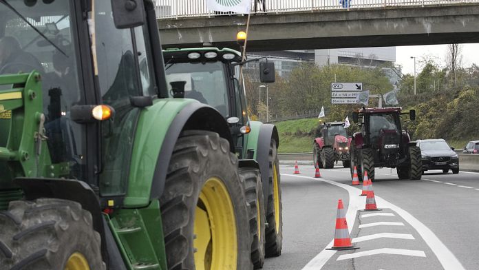 Tractorada en la periferia de París contra el acuerdo UE-Mercosur