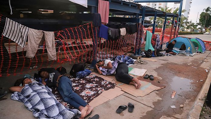 Los migrantes varados en Acapulco se enfrentan a la incertidumbre: "Nos mintieron"