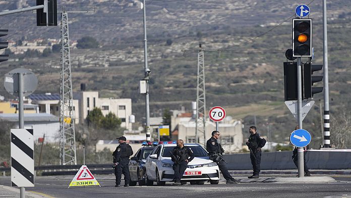 Hombres armados atacan un autobús israelí en Cisjordania: hay al menos 3 muertos y 7 heridos