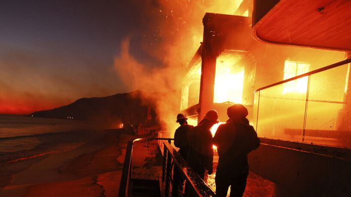 Cinco muertos en los incendios de Los Ángeles que afectan a varias casas de estrellas de Hollywood