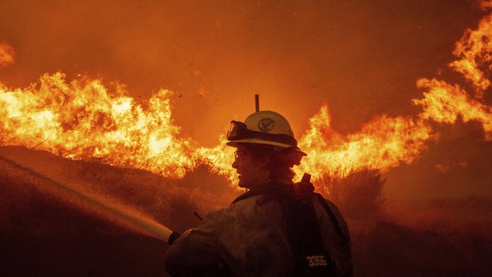 Controladas varias áreas del incendio en Los Ángeles mientras surgen nuevos focos