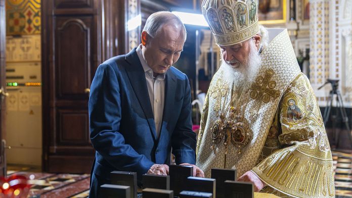 Putin pide al patriarca de la Iglesia Ortodoxa Rusa que consagre regalos navideños para las tropas