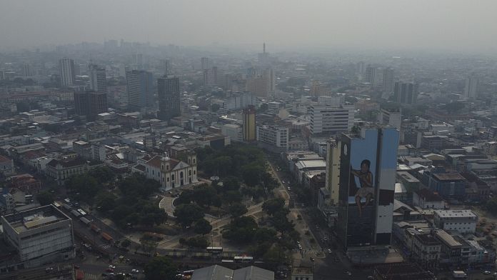 Brasil critica a EE.UU. tras la llegada de decenas de deportados esposados al aeropuerto de Manaos