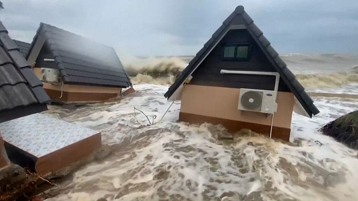 NO COMMENT: Enormes olas y fuertes vientos azotan la provincia costera del sur de Tailandia