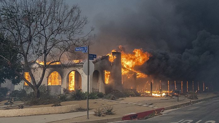 El viento aviva los incendios de Los Ángeles: 24 muertos y miles de evacuados