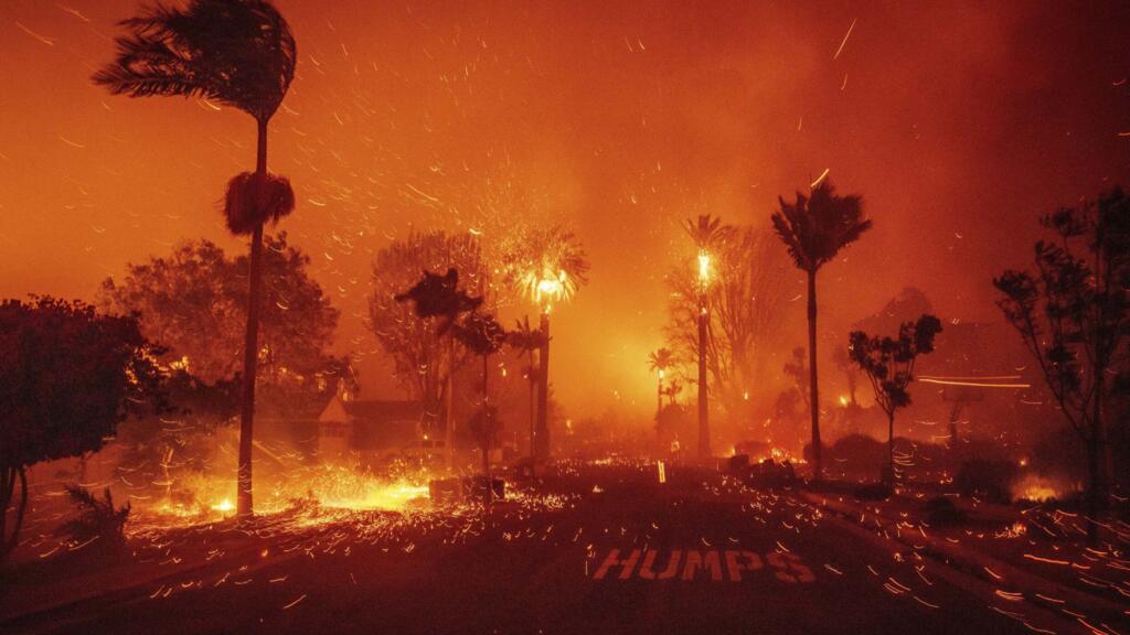 Cóctel meteorológico y expansión urbana: ¿por qué son tan destructivos los incendios de Los Ángeles?