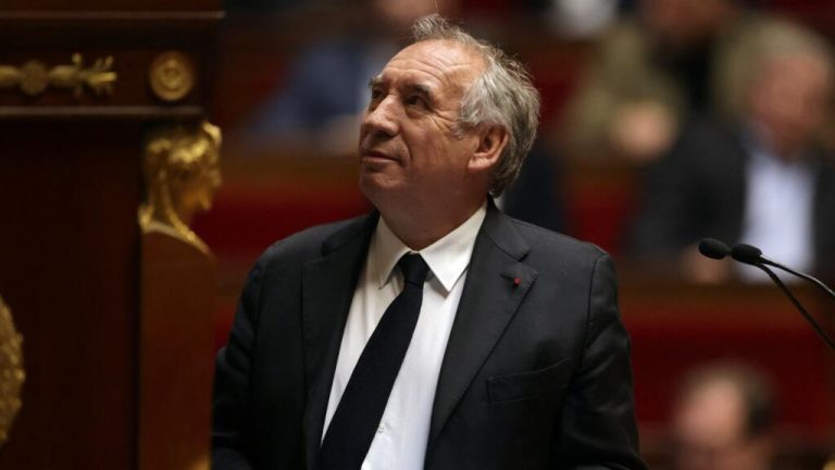 El primer ministro francés François Bayrou sobrevive a su primera moción de censura