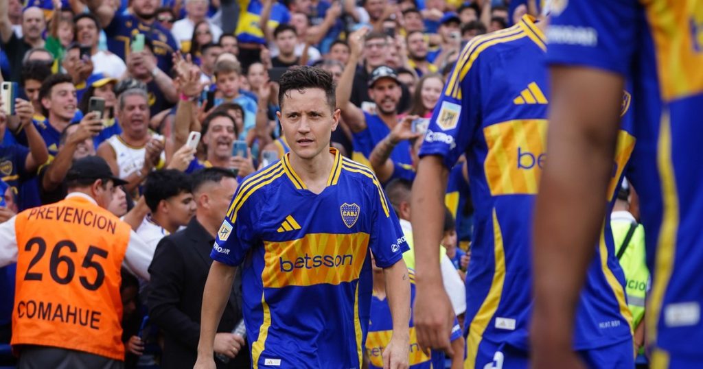 Cómo fue el debut de Ander Herrera en la Bombonera: de los aplausos de la hinchada a salvarse de la expulsión por un duro planchazo