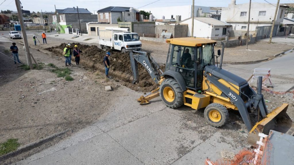 El Municipio y la SCPL iniciaron los trabajos en la calle Juana Azurduy